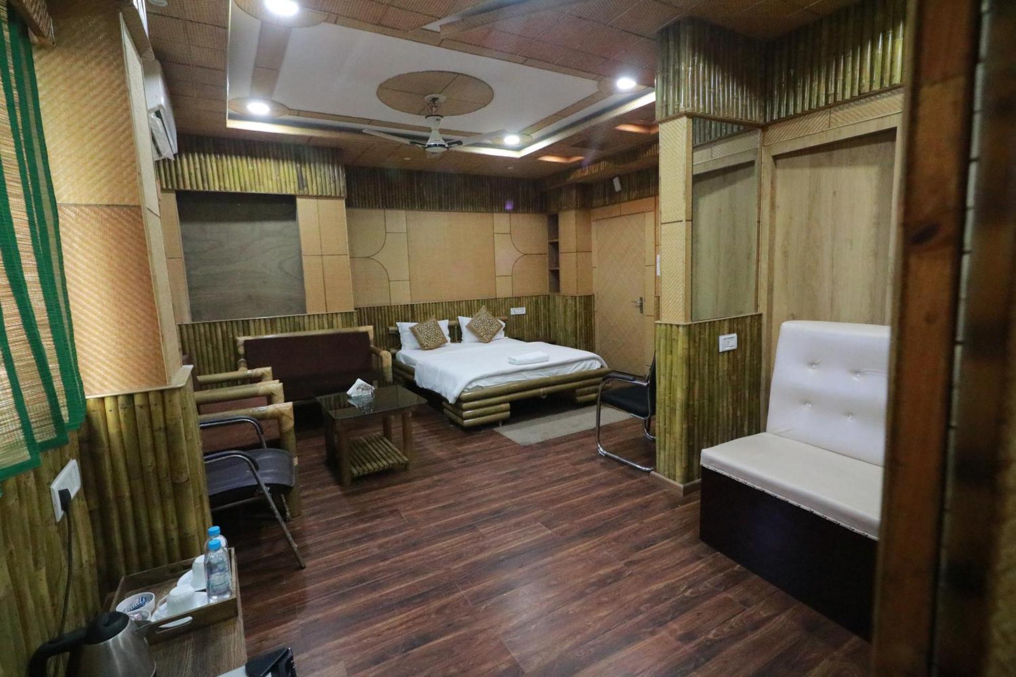 Hotel Himalaya อการ์ตาลา ภายนอก รูปภาพ