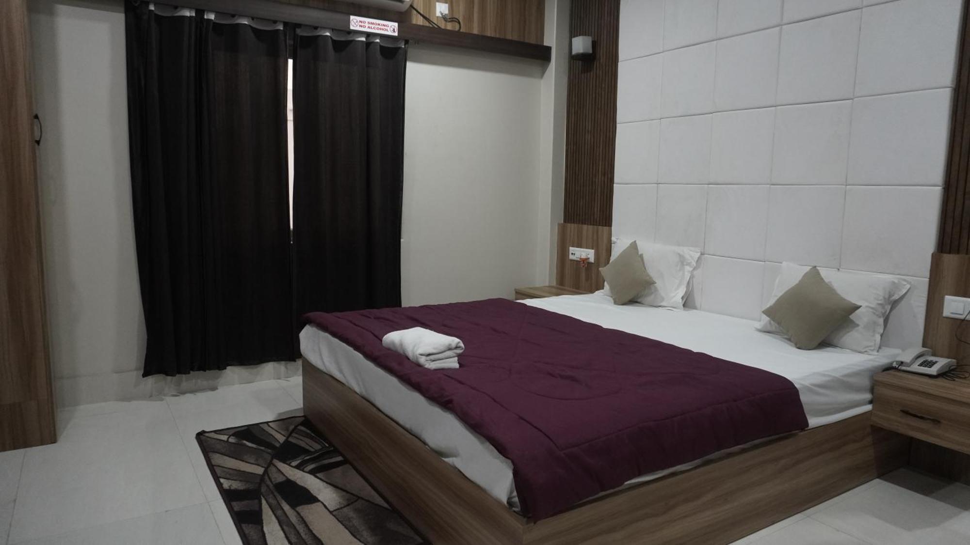 Hotel Himalaya อการ์ตาลา ภายนอก รูปภาพ