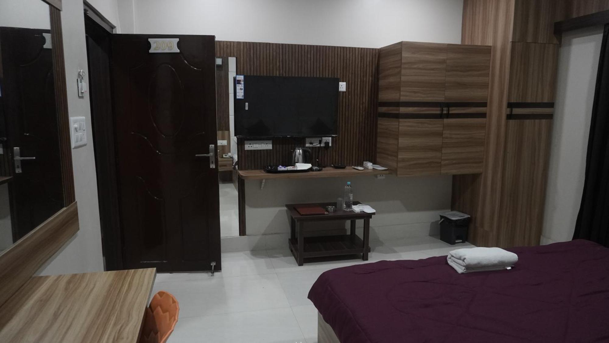 Hotel Himalaya อการ์ตาลา ภายนอก รูปภาพ