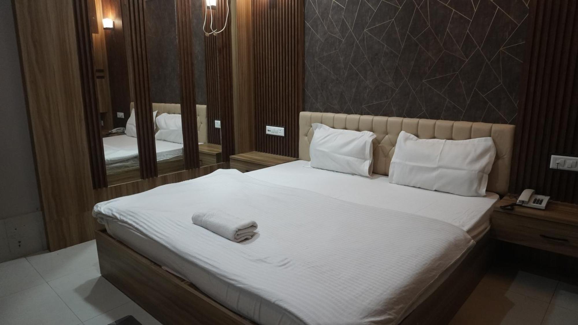 Hotel Himalaya อการ์ตาลา ภายนอก รูปภาพ