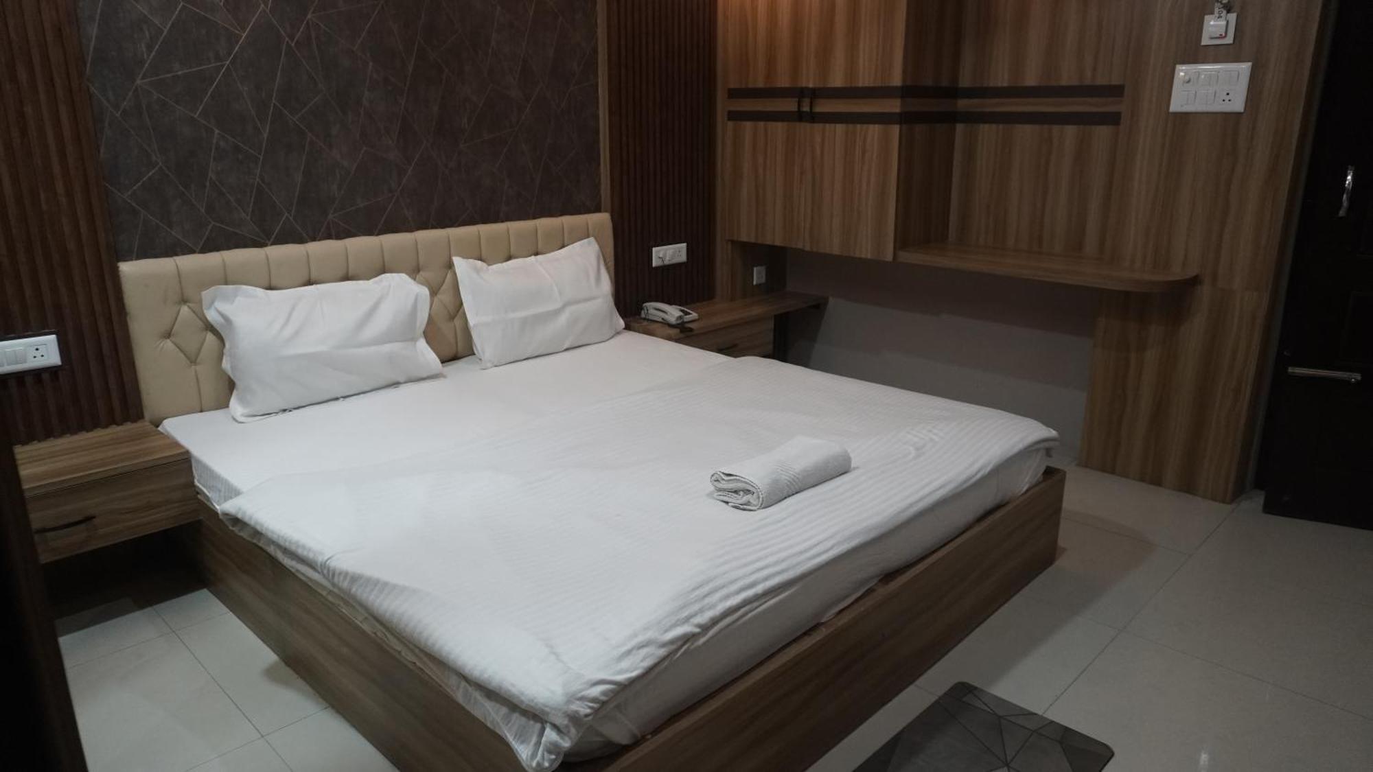 Hotel Himalaya อการ์ตาลา ภายนอก รูปภาพ